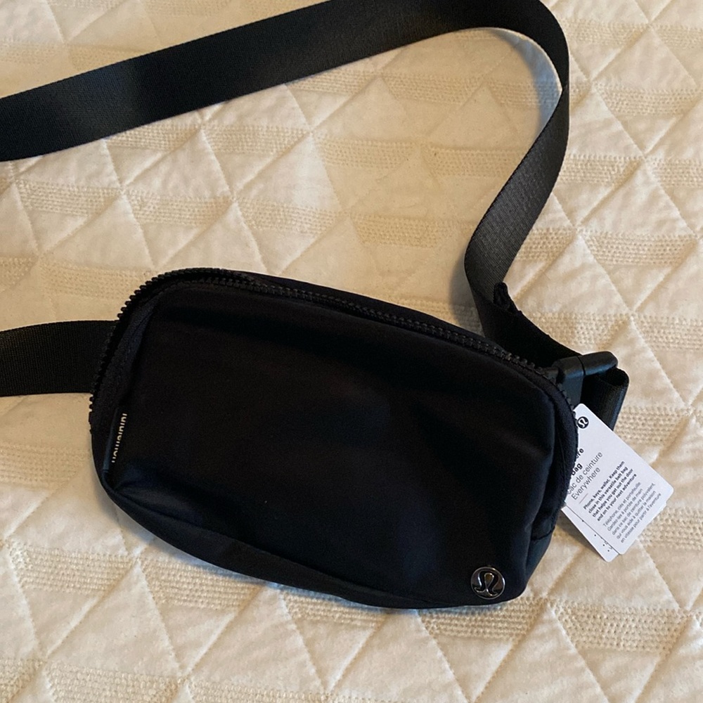 Lululemon everywhere belt bag
